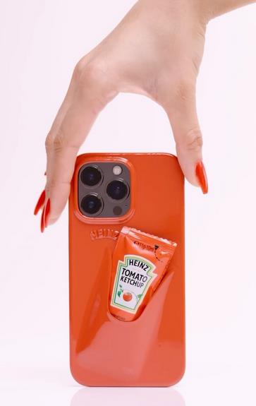 Heinz представил чехол для телефона с держателем для кетчупа