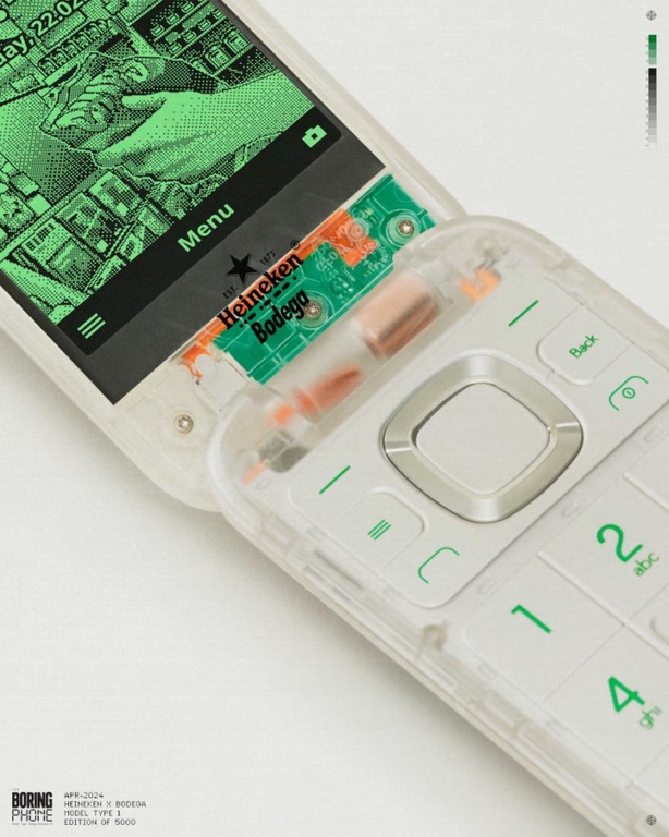 Heineken представил «скучный» телефон в стиле 2000-х
