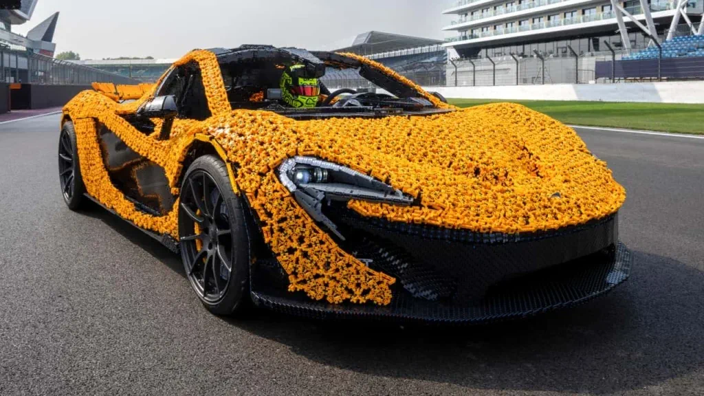 Lego воспроизвел суперкар McLaren P1 в натуральную величину