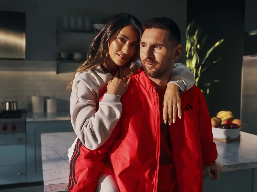 Лионель Месси и Антонелла Рокуццо вфотосессии Adidas Лионель Месси и Антонелла Рокуццо вфотосессии Adidas