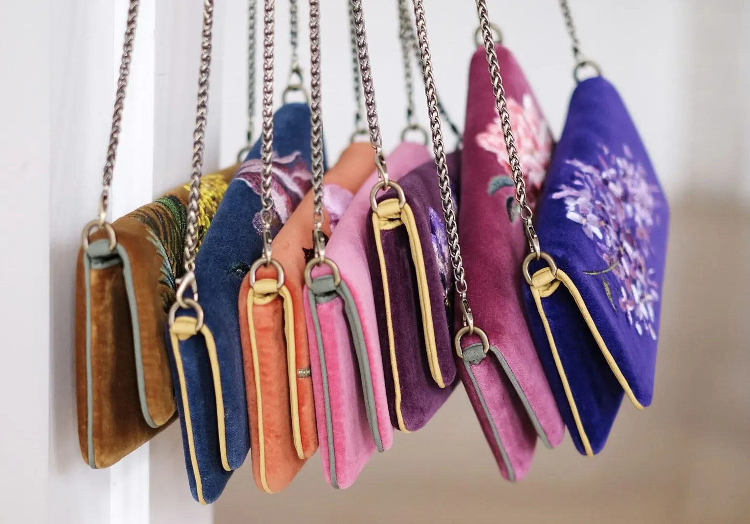 Бархатные аксессуары от Mashu Pouch: элегантность в каждой детали Бархатные аксессуары от Mashu Pouch: элегантность в каждой детали