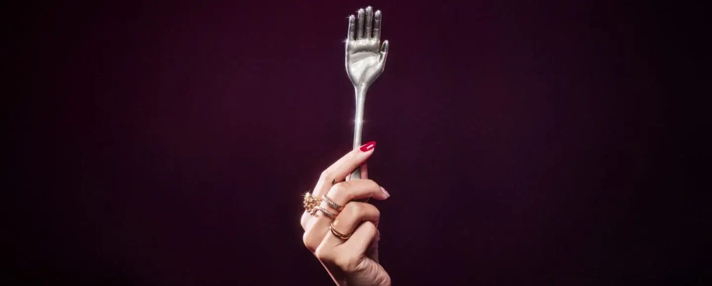 KFC нашла изящное решение для любителей боулов: вилки в форме пальцев KFC нашла изящное решение для любителей боулов: вилки в форме пальцев